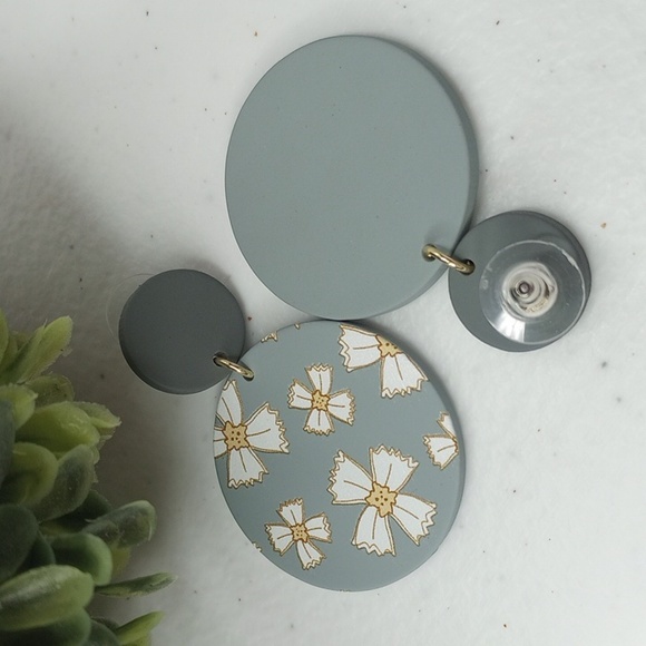 Flower desing Dangle earrings - Picture 4 of 10